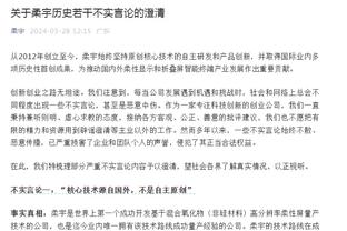 该聊的都要聊一下！普尔赛前和克莱拥抱 并搂着后者聊了几句